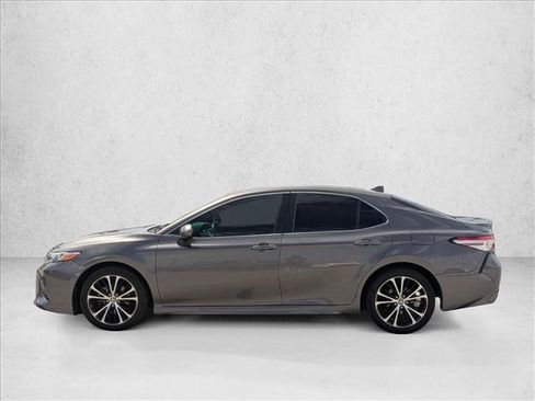 Used 2020 Toyota Camry SE w/ Carpet Mat Package FWD image 9