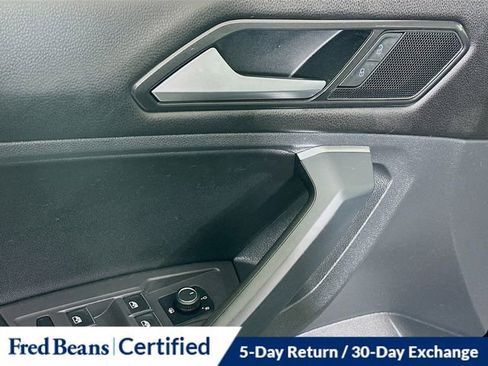 Used 2018 Volkswagen Tiguan SE image 18