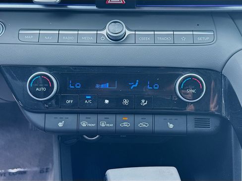 Used 2024 Hyundai Elantra SEL w/ Convenience Package FWD image 11