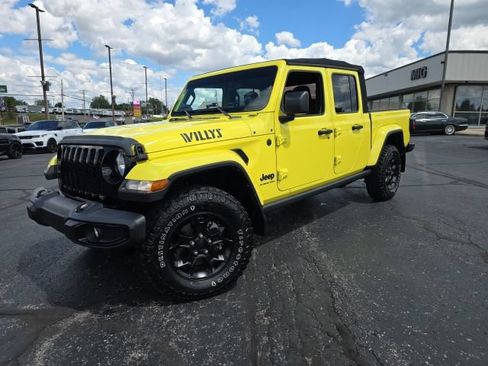 Used 2023 Jeep Gladiator Sport AWD/4WD image 2