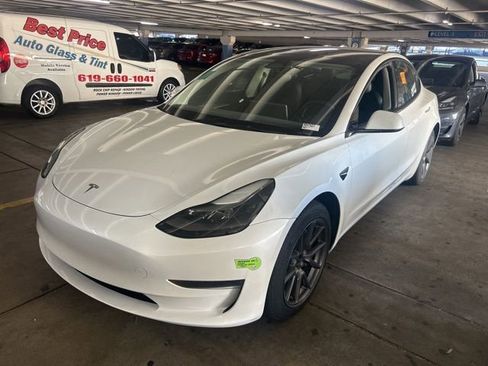 Used 2023 Tesla Model 3 Standard Range image 4