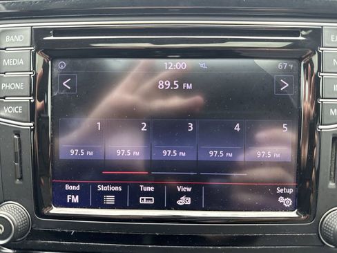 Used 2016 Volkswagen Jetta SEL Premium image 16