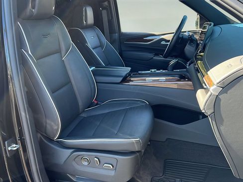 Certified 2024 Cadillac Escalade ESV Premium Luxury w/ LPO, Floor Liner Package AWD/4WD image 18
