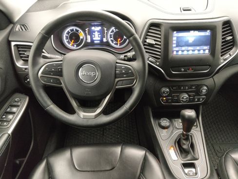 Used 2019 Jeep Cherokee Latitude Plus w/ Comfort/Convenience Group image 22