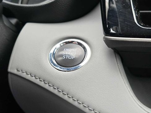 Used 2022 Toyota Highlander L FWD image 37