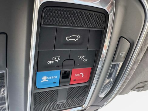 Used 2023 Jeep Grand Cherokee L Limited AWD/4WD image 37
