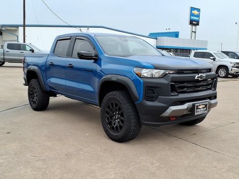Used 2023 Chevrolet Colorado Trail Boss w/ Technology Package AWD/4WD image 3