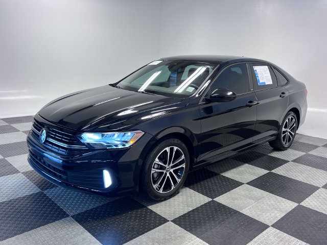 Certified 2024 Volkswagen Jetta Sport FWD image 3