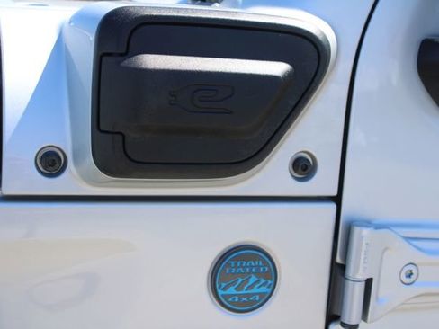 Used 2023 Jeep Wrangler Unlimited Sahara AWD/4WD image 8