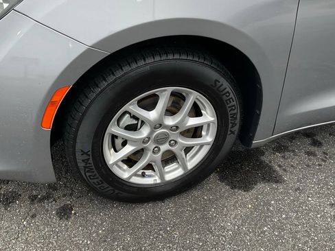 Used 2021 Chrysler Voyager Lxi image 9