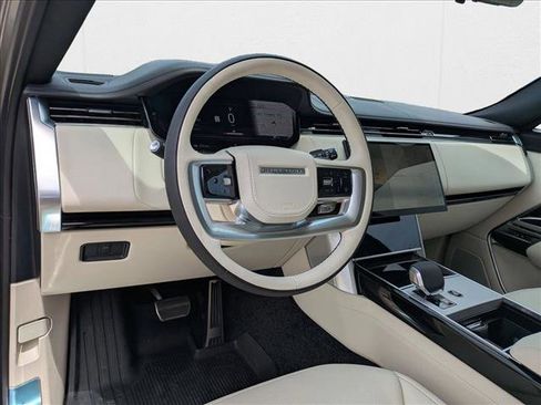 New 2025 Land Rover Range Rover SE image 3
