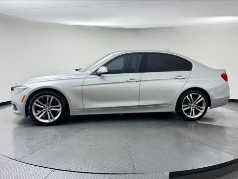 Used 2017 BMW 330i Sedan RWD image 3