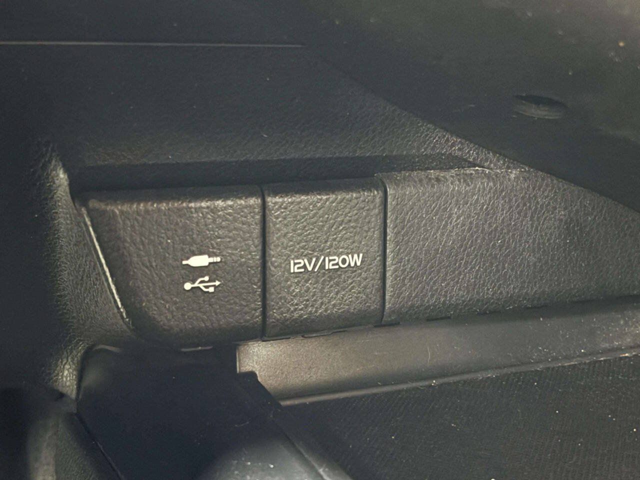 Used 2019 Toyota Camry LE w/ Convenience Package FWD image 28