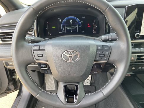 Used 2025 Toyota Camry SE image 35