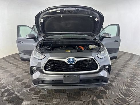 Used 2020 Toyota Highlander LE AWD/4WD image 11