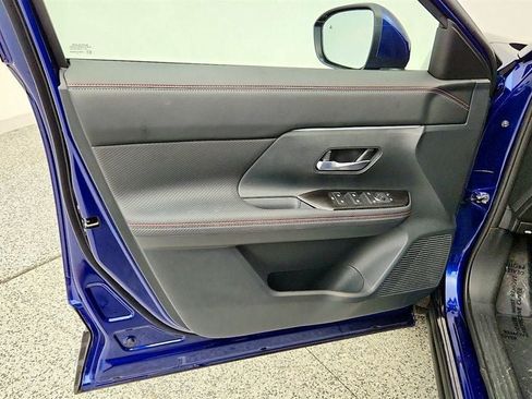 Used 2025 Nissan Kicks SR FWD image 11