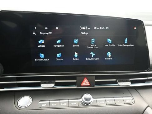 Used 2025 Hyundai Elantra Limited w/ Cargo Package FWD image 17