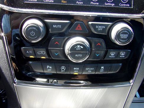 Used 2019 Jeep Grand Cherokee Altitude image 20