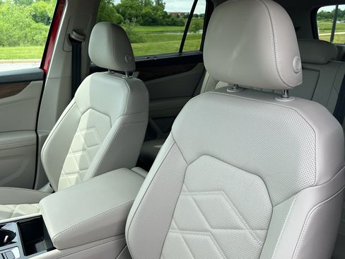Used 2025 Volkswagen Atlas SE AWD/4WD image 15