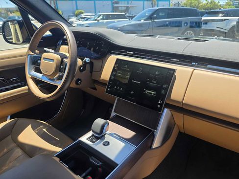 Used 2025 Land Rover Range Rover SE AWD/4WD image 11