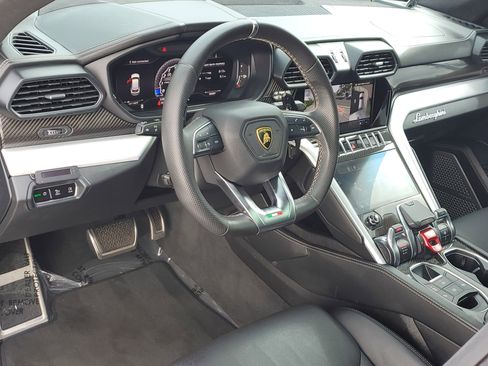 Used 2021 Lamborghini Urus image 24