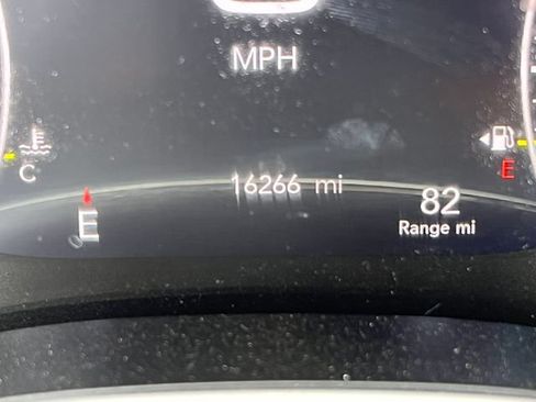 Used 2024 Chrysler Pacifica Pinnacle AWD/4WD image 7