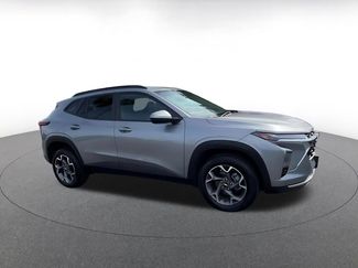 Used 2025 Chevrolet Trax LT w/ LT Convenience Package FWD video 2