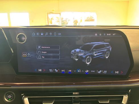 Used 2024 Chevrolet Traverse RS w/ LPO, Floor Liner Package image 39