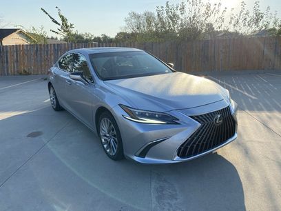 Used 2023 Lexus ES 300h w/ Luxury Package
