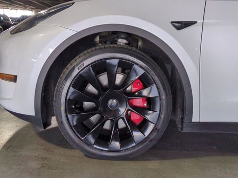 Used 2023 Tesla Model Y Long Range AWD/4WD image 24