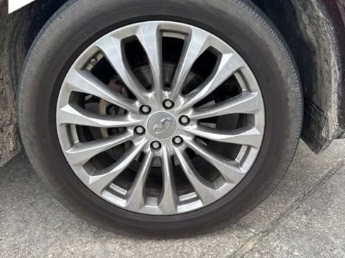 Used 2017 INFINITI QX80 4WD w/ Deluxe Technology Package image 3