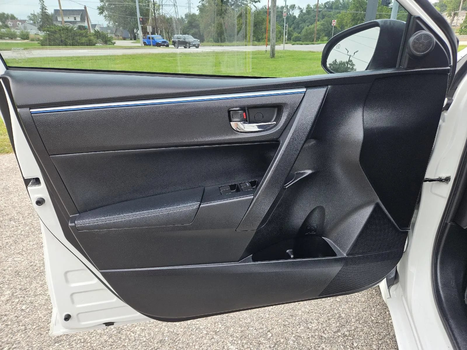 Used 2016 Toyota Corolla S FWD image 11