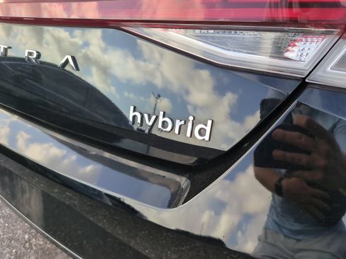 Used 2023 Hyundai Elantra Limited FWD image 5
