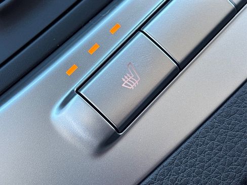 New 2026 Kia Carnival FWD image 25