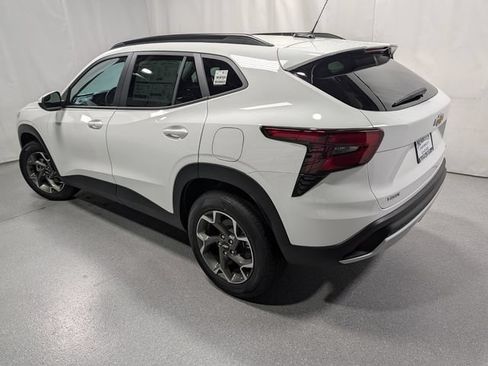 New 2026 Chevrolet Trax LT w/ LT Convenience Package FWD image 5