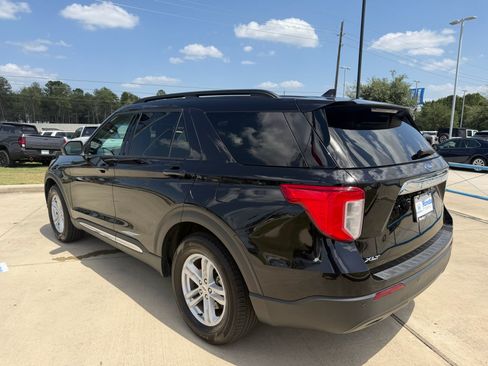 Used 2023 Ford Explorer XLT RWD image 6