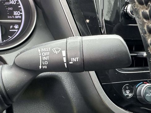 Used 2022 Toyota Camry SE w/ Cold Weather Package image 32