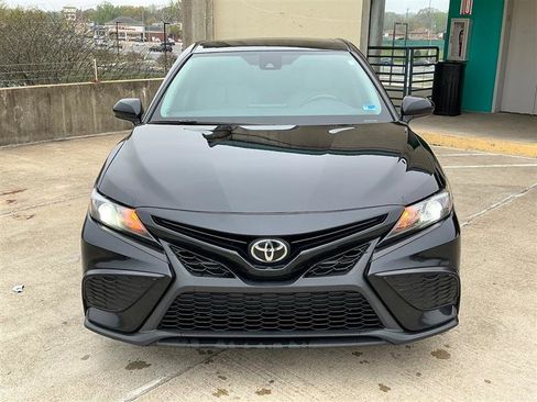 Used 2021 Toyota Camry SE FWD image 11