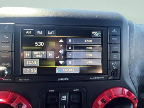Used 2017 Jeep Wrangler Unlimited Rubicon AWD/4WD image 15