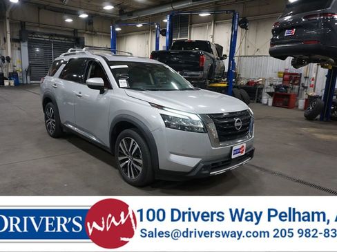 Used 2023 Nissan Pathfinder Platinum image 1