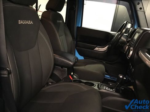 Used 2018 Jeep Wrangler Unlimited Sahara w/ Dual Top Group AWD/4WD image 37