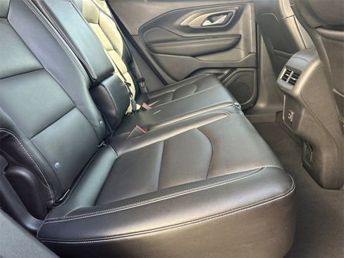 Used 2023 GMC Terrain SLT image 16