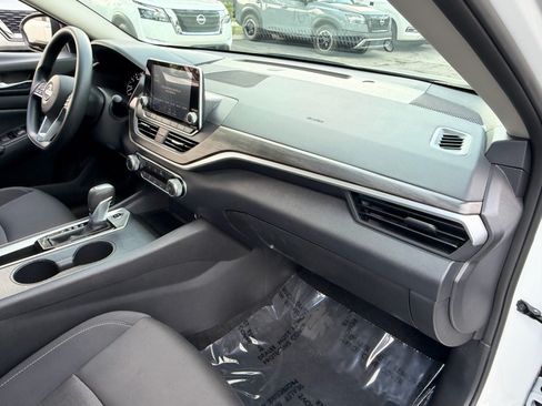 Certified 2025 Nissan Altima 2.5 SV FWD image 17