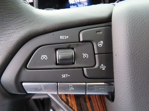 Used 2021 Cadillac Escalade Premium Luxury image 15