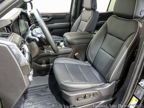 Used 2025 GMC Yukon Elevation image 9