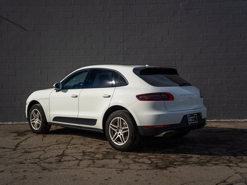 Certified 2018 Porsche Macan image 3