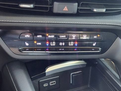 Used 2022 Buick Envision Essence w/ Safety Package image 19