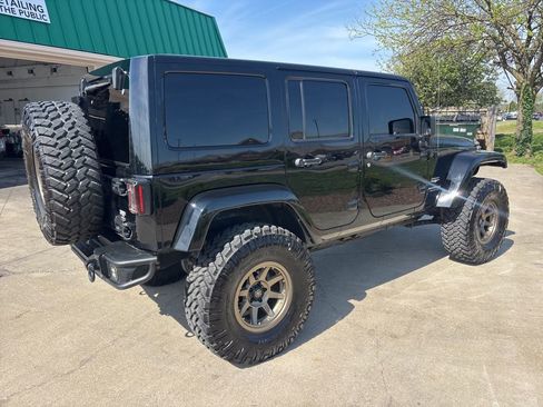 Used 2011 Jeep Wrangler Unlimited Sahara w/ Connectivity Group image 5