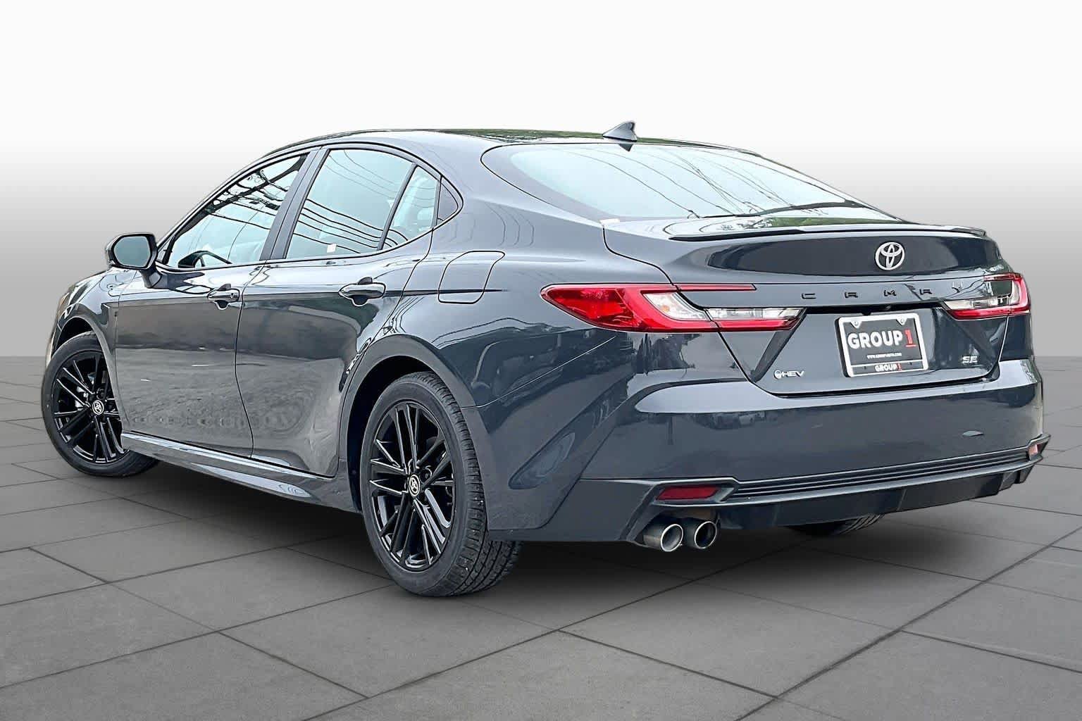 Used 2025 Toyota Camry SE FWD image 12