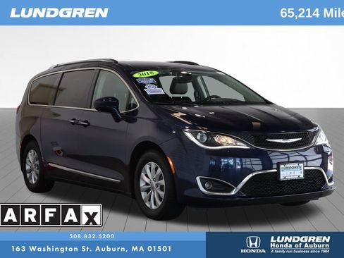 Used 2018 Chrysler Pacifica Touring-L FWD image 1